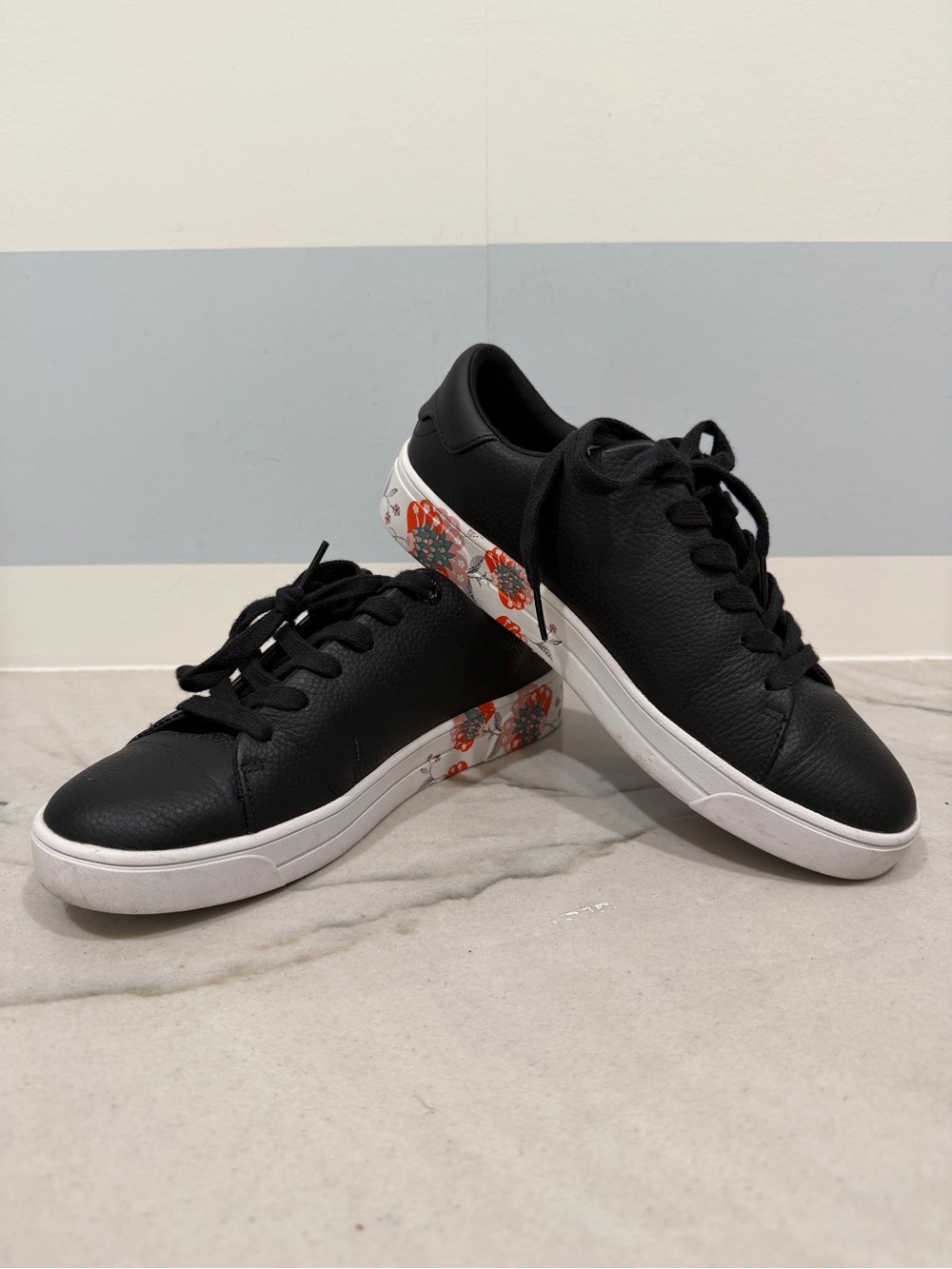 Ted Baker London Black Leather Floral-Accent Women's Sneakers Aariah size 6